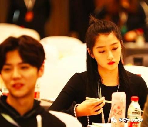 吃瓜娱乐圈关晓彤鹿晗,娱乐圈的甜蜜瓜果 第1张 吃瓜娱乐圈关晓彤鹿晗,娱乐圈的甜蜜瓜果 第1张